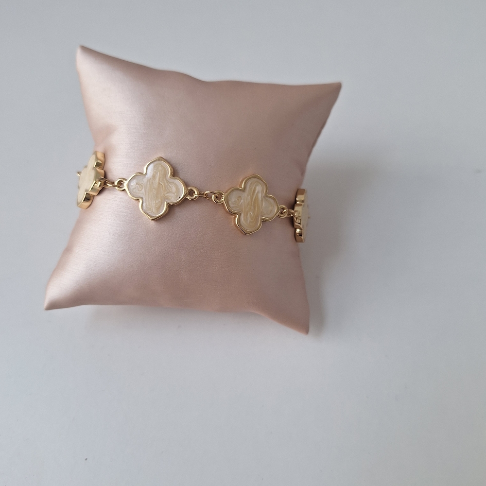 Elegant Gold and Cream Clover Bracelet